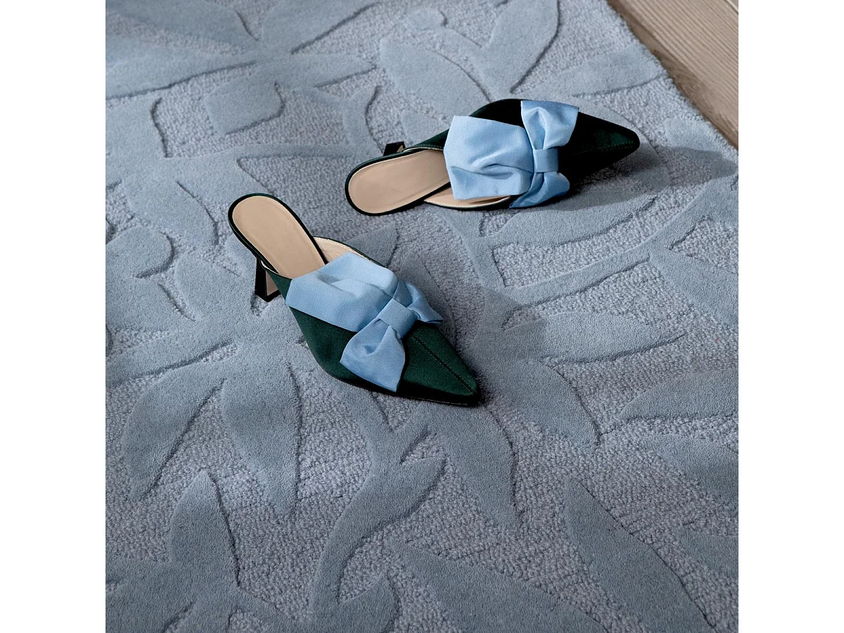 tappeto per camera da letto 140x200 realizzato a mano in lana blu rettangolo motivo floreale CLEAVERS