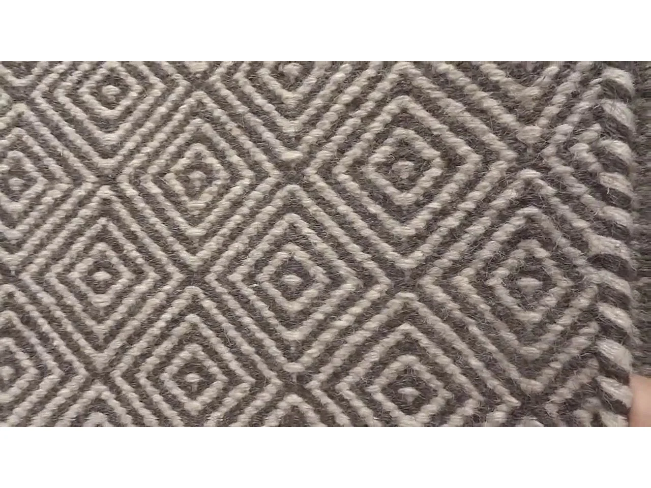Tapis kilim 200x300 rectangle fait main en laine gris motif géométrique