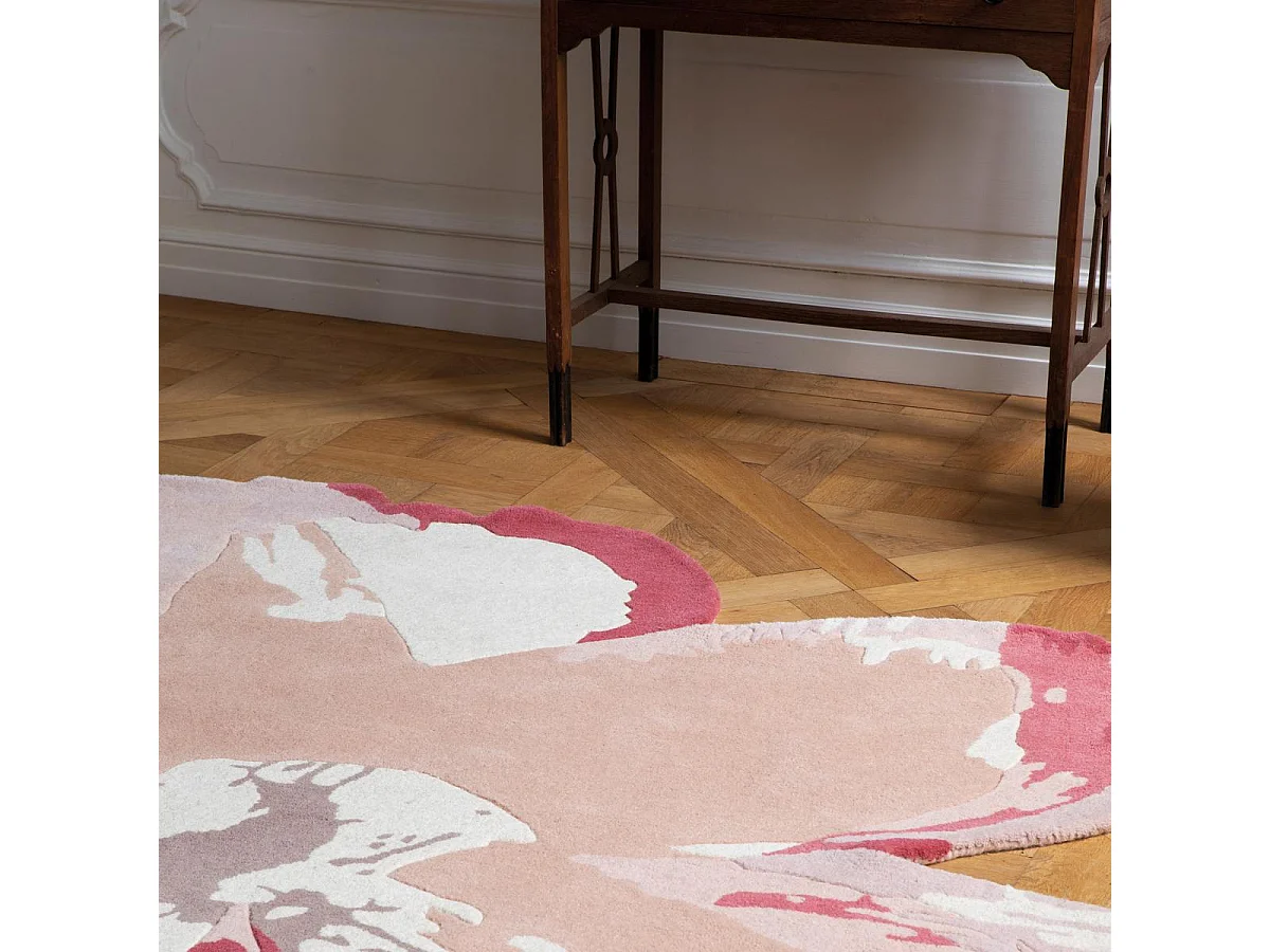 tapis salon 150x150 fait à la main en laine rose clair motif floral