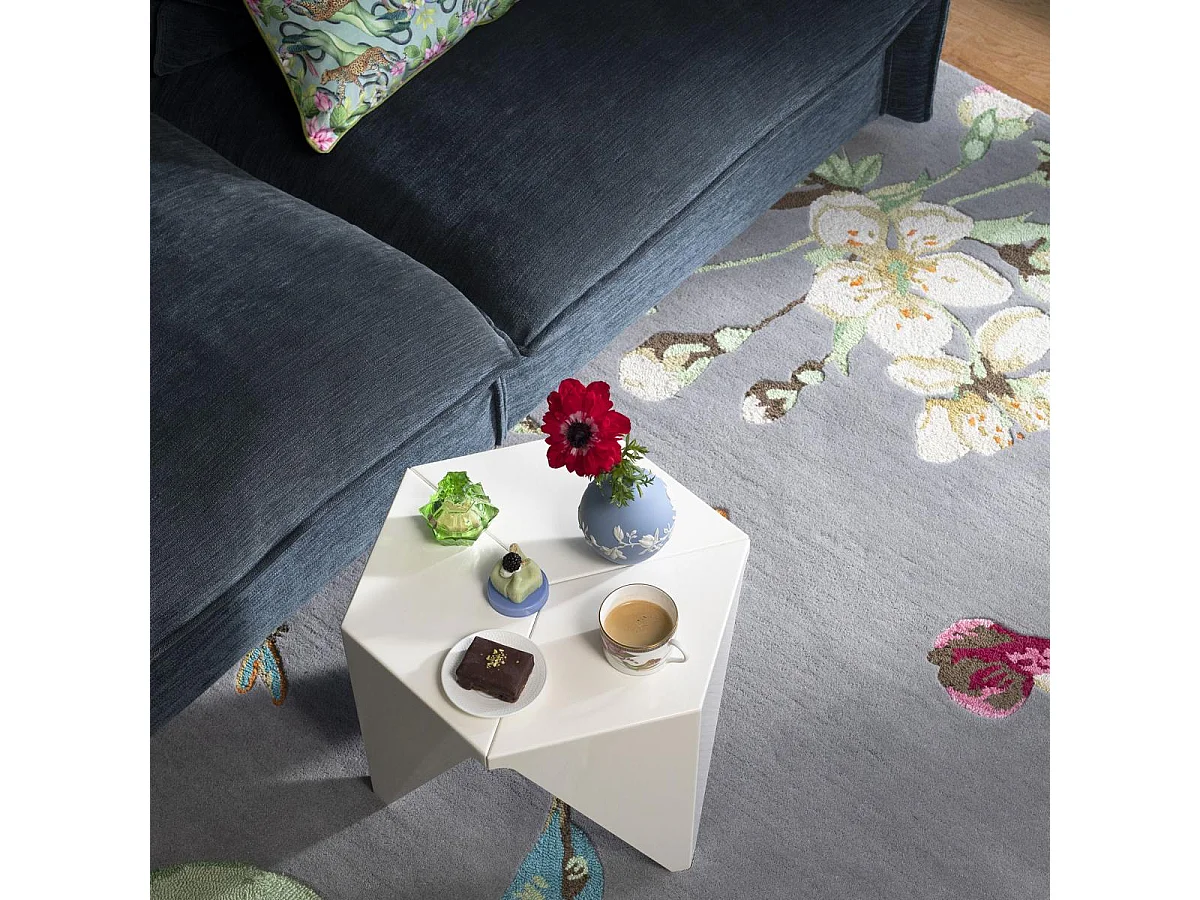 tapis chambre 170x240 fait à la main en laine gris et crème motif floral