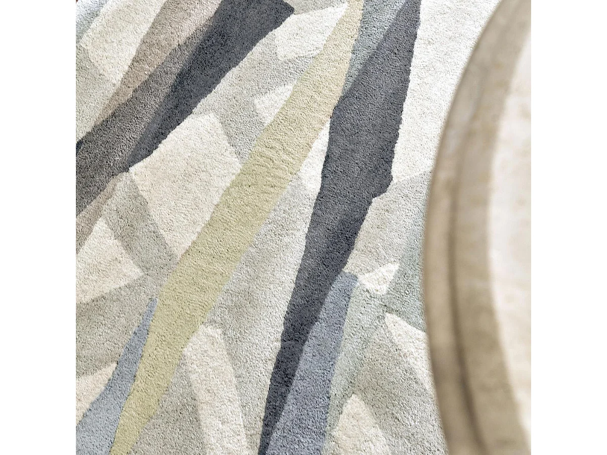 tapis salon 200x280 fait à la main en laine gris et violet motif géométrique