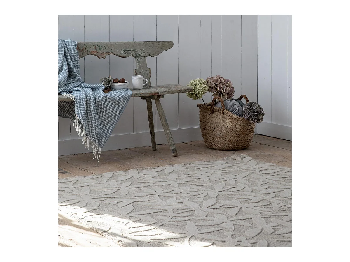 tapis chambre 140x200 fait main en laine gris rectangle motif floral CLEAVERS