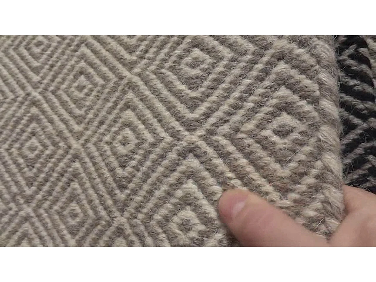 Tapis kilim 200x300 rectangle fait main en laine beige motif géométrique