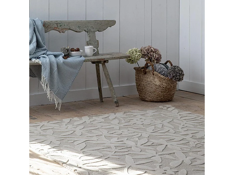 tapis salon 200x280 fait main en laine gris rectangle motif floral CLEAVERS