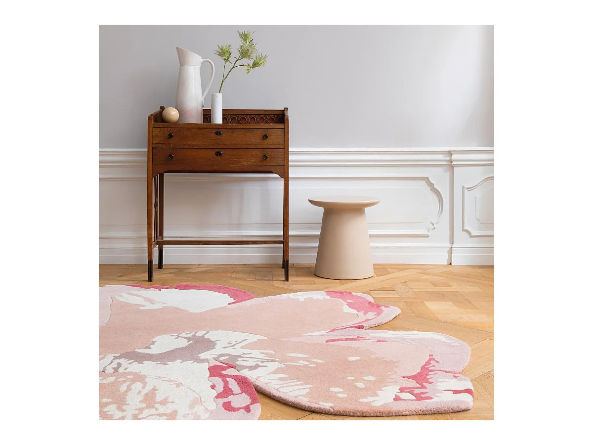 tapis chambre 200x200 fait à la main en laine rose clair motif floral