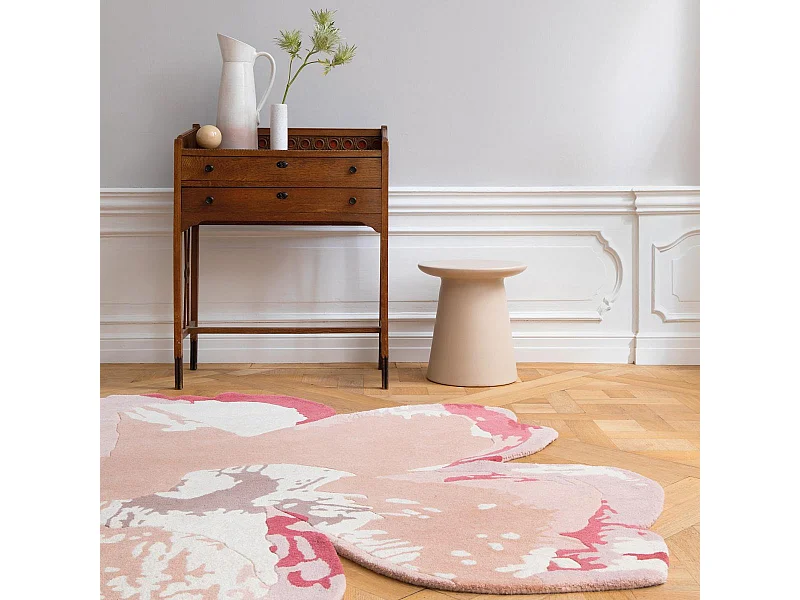 tapis chambre 200x200 fait à la main en laine rose clair motif floral