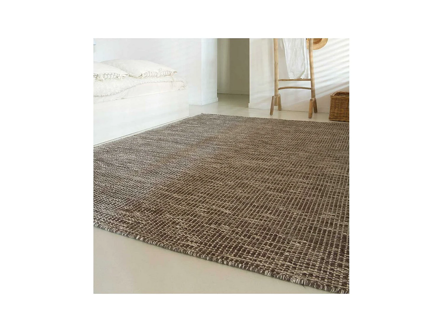Tapis kilim 140x200 rectangle fait main en laine marron motif uni LOOK 408
