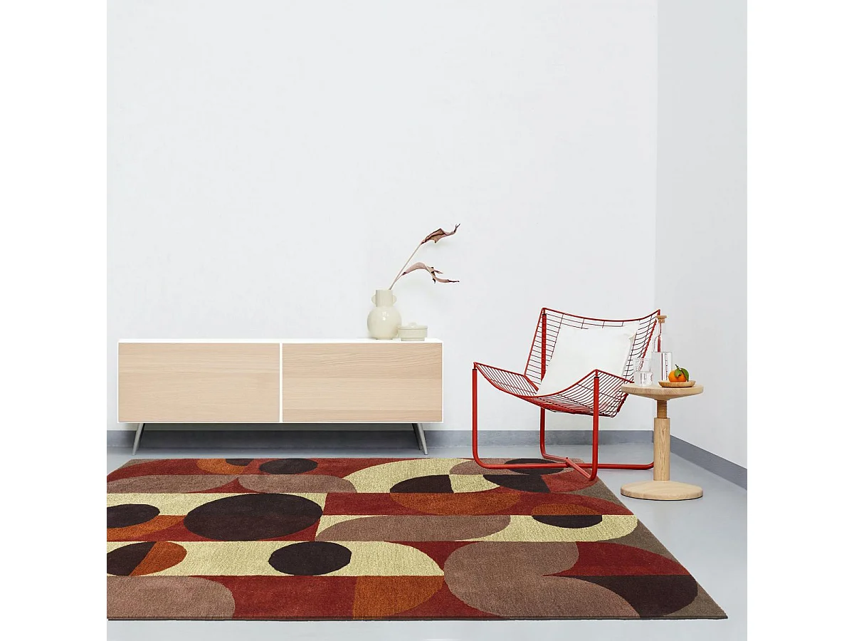 tapis chambre 140x200 fait à la main en laine rouge et orange motif seventies