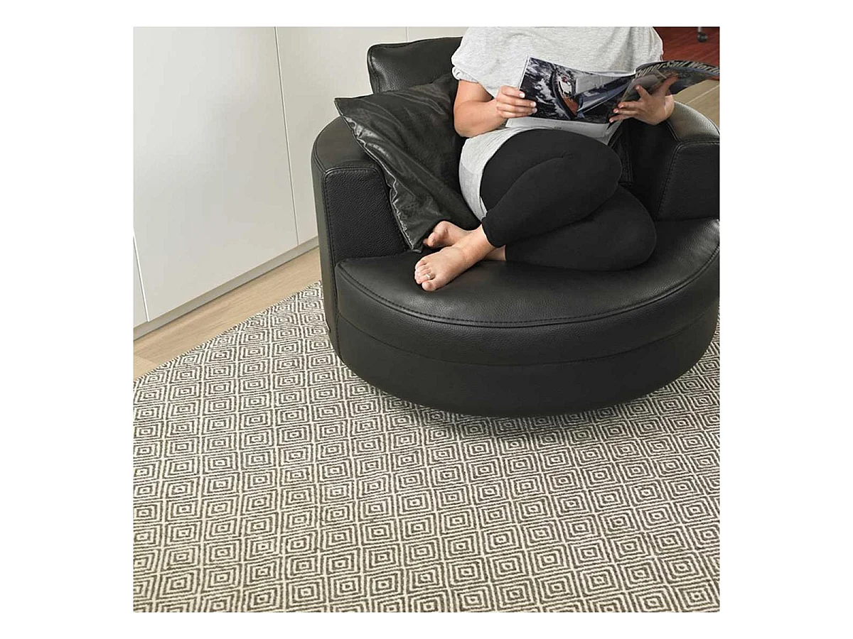 Alfombra kilim hecha a mano en lana con motivos geométricos