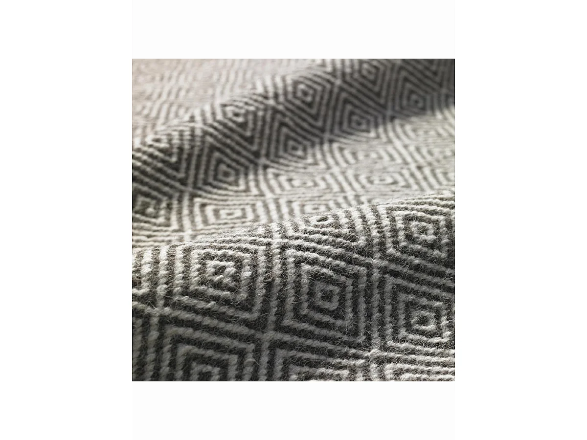 Alfombra kilim hecha a mano en lana con motivos geométricos