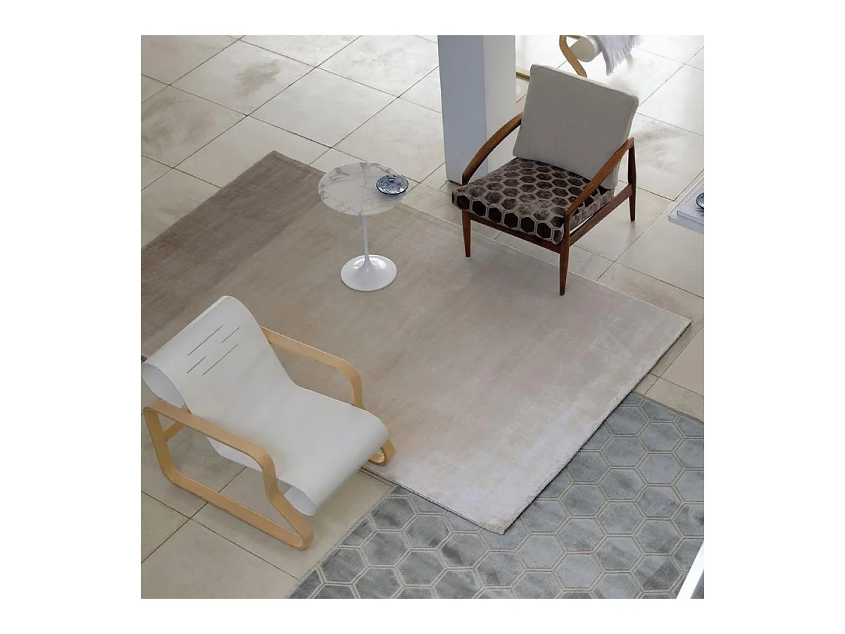 tapis chambre 160x260 fait main en viscose beige rectangle motif simple EBERSON