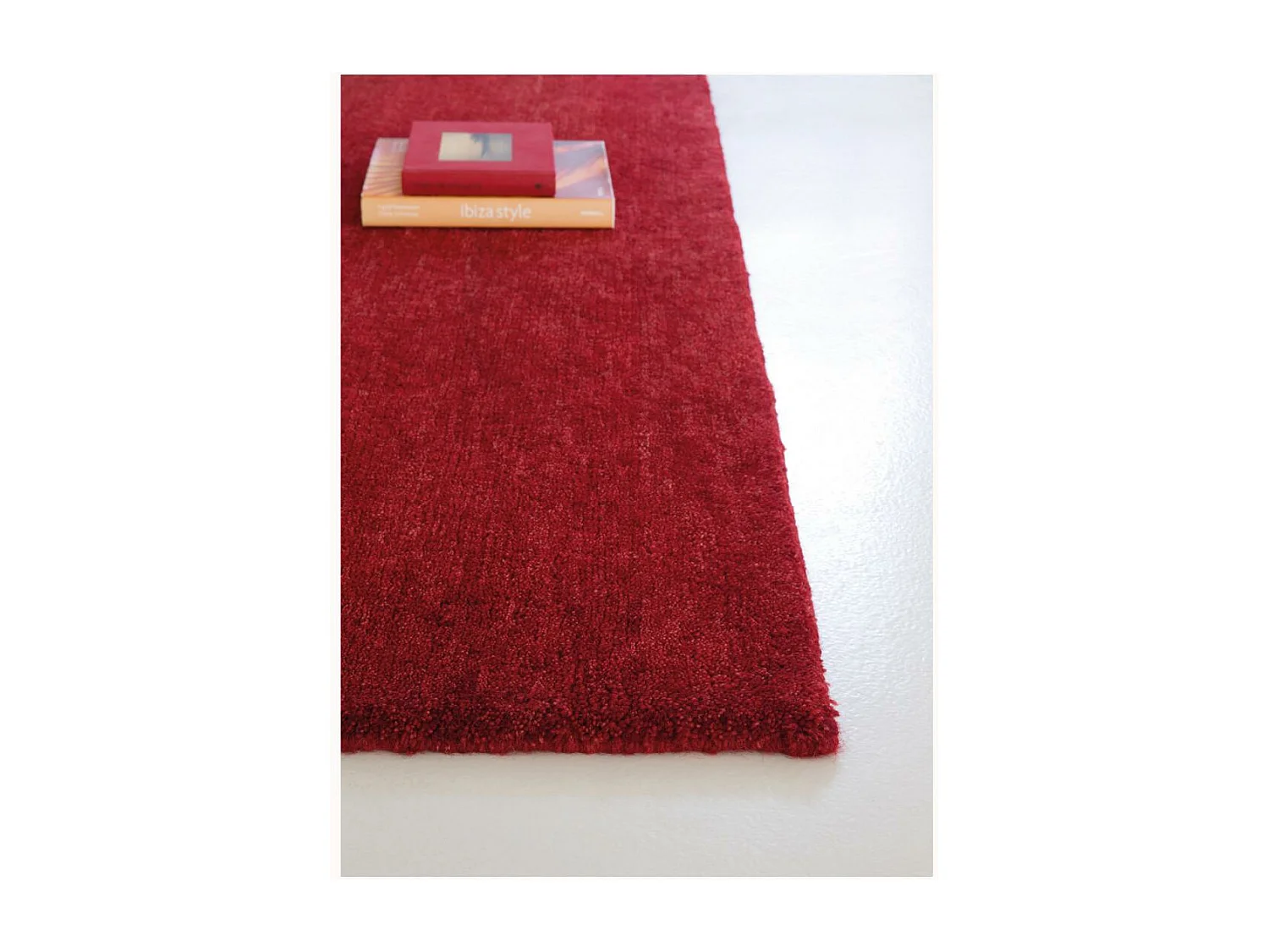 tapis de couloir 70x300 fait main en laine rouge rectangle motif uni LOOK 418