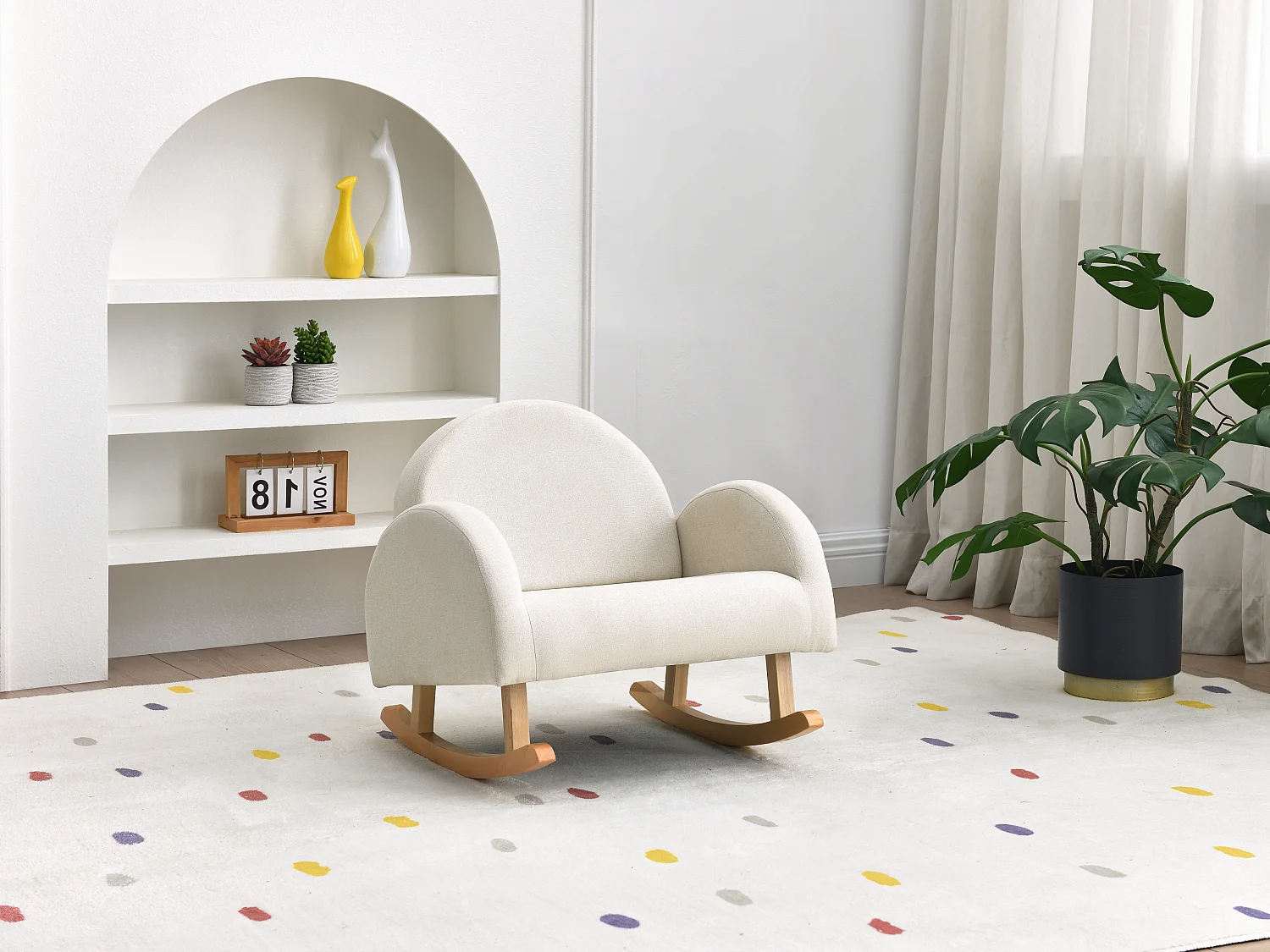 Sillón mecedor infantil de tela beige ESLIDA