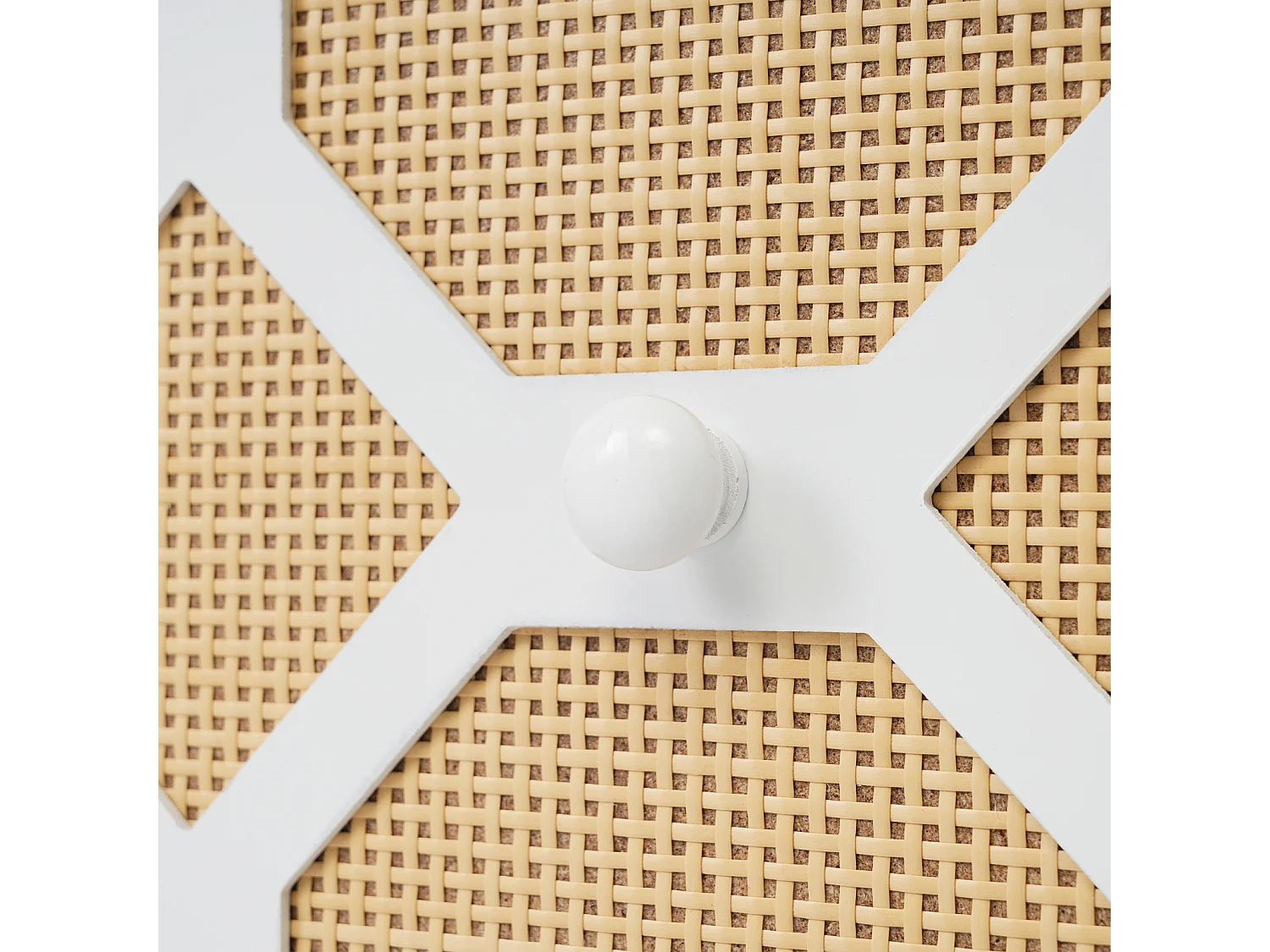 Dressoir 120x40x71,5cm, met 3 deuren, getextureerde rotan deur, inclusief verstelbare planken, gouden poten, wit