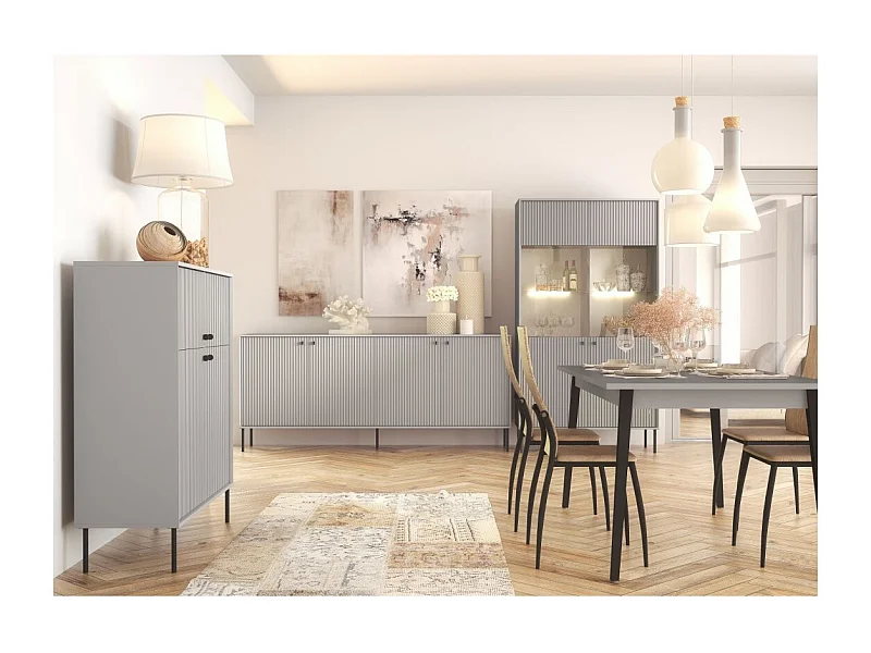 Komplettes Esszimmer ISIS: Anrichte, Buffet, Vitrine und ausziehbarer Tisch.