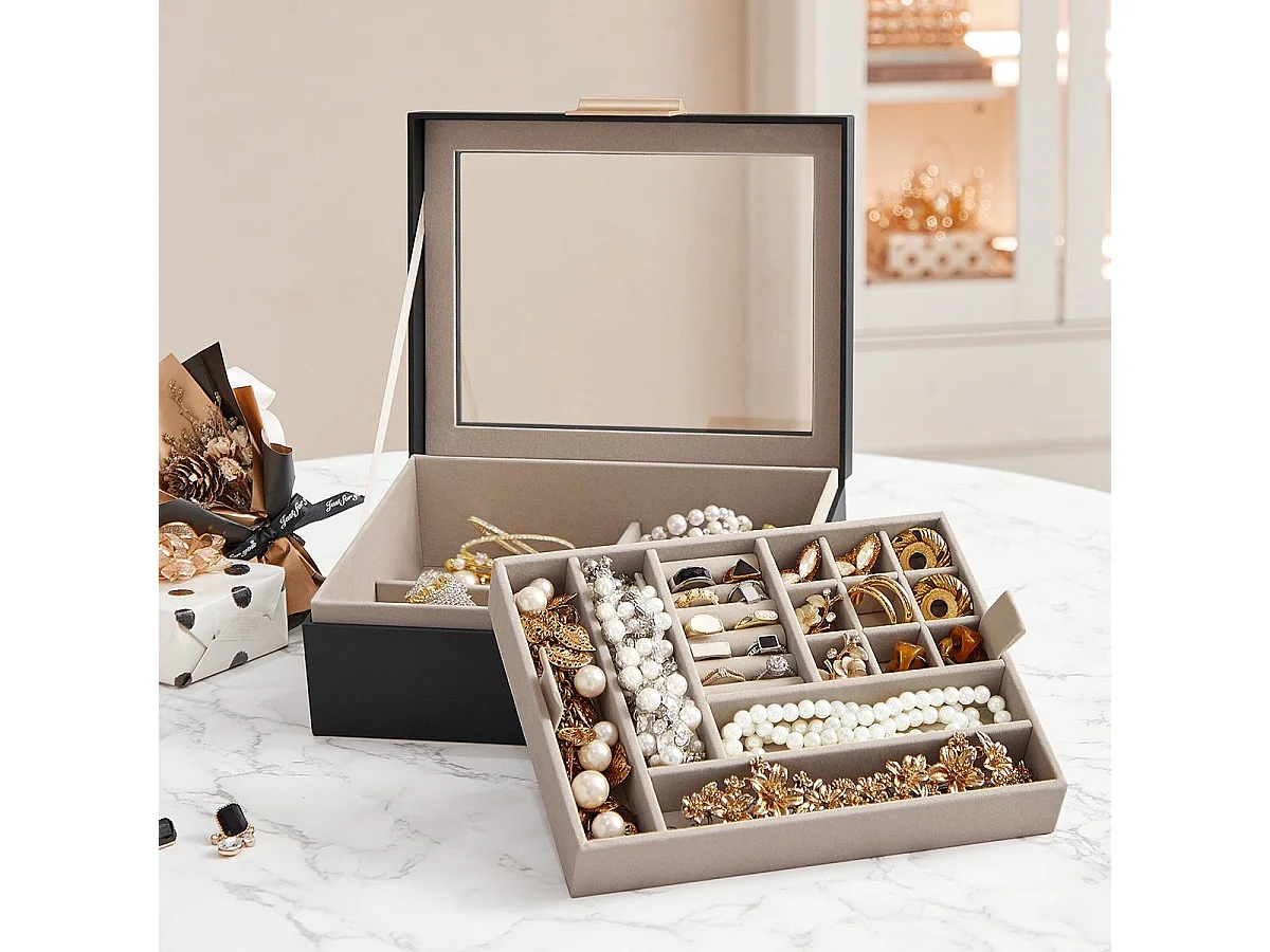 Boîte à bijoux avec couvercle vitré et finitions dorées