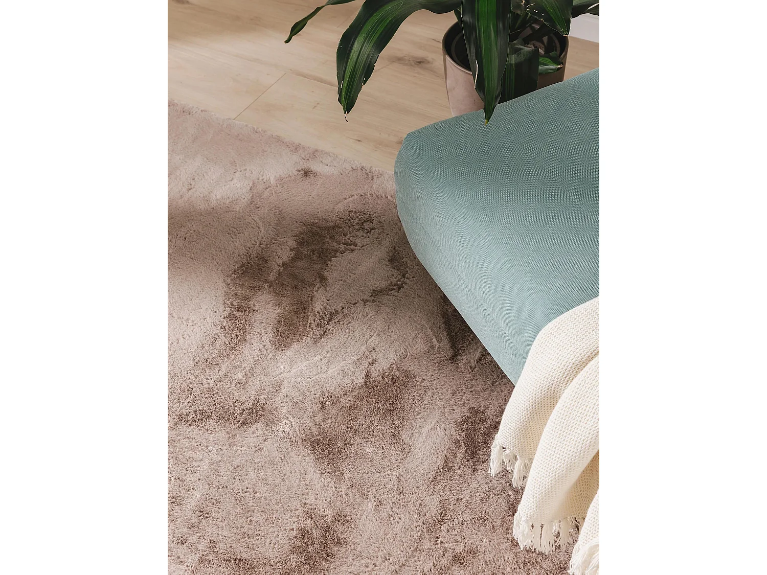 Tapis en fausse fourrure Furry Taupe 200x290 cm
