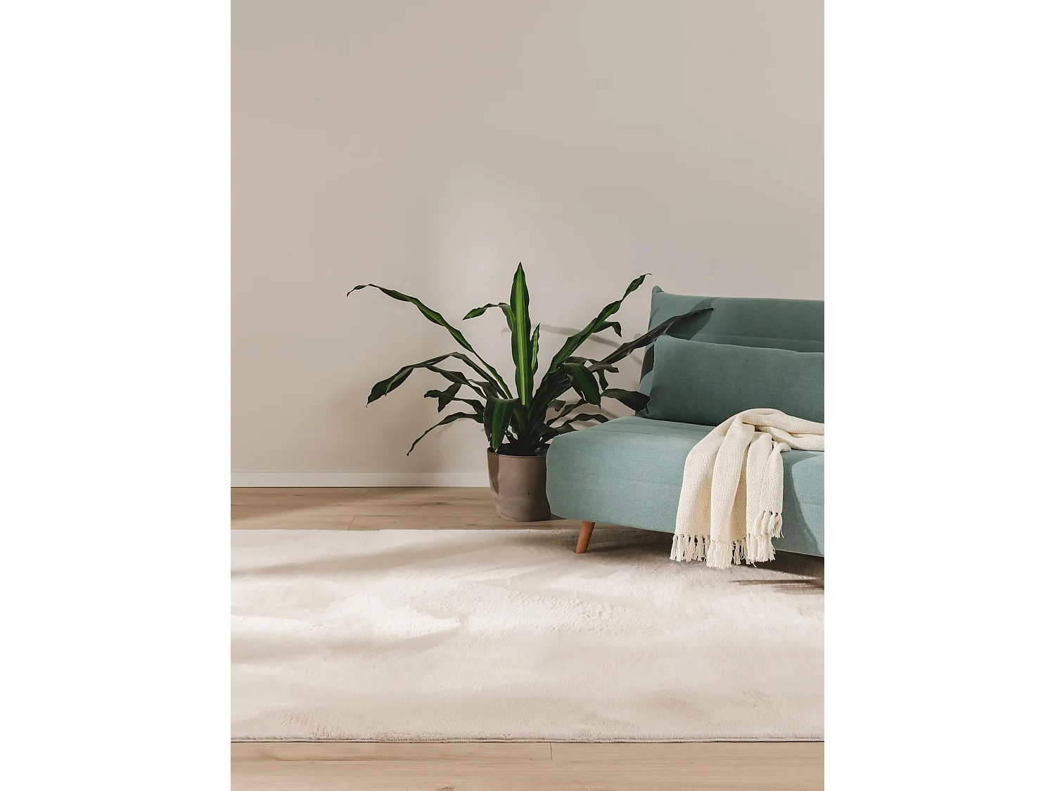 Tapis en fausse fourrure Furry Beige 60x120 cm