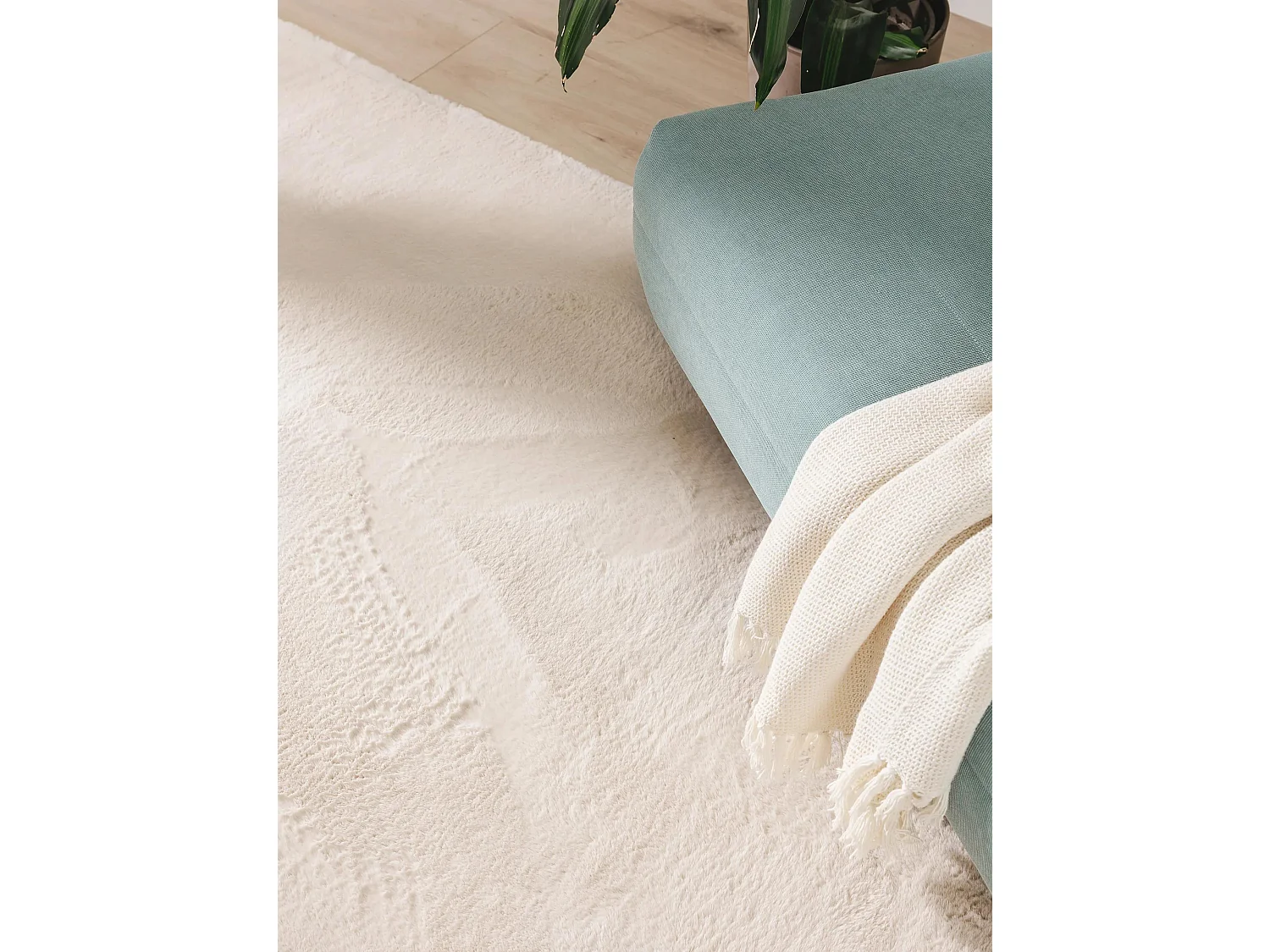 Tapis en fausse fourrure Furry Beige 60x120 cm