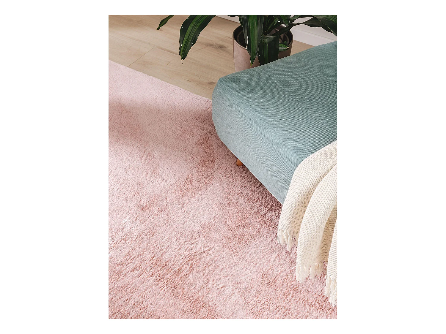 Tapis en fausse fourrure Furry Rose 140x200 cm
