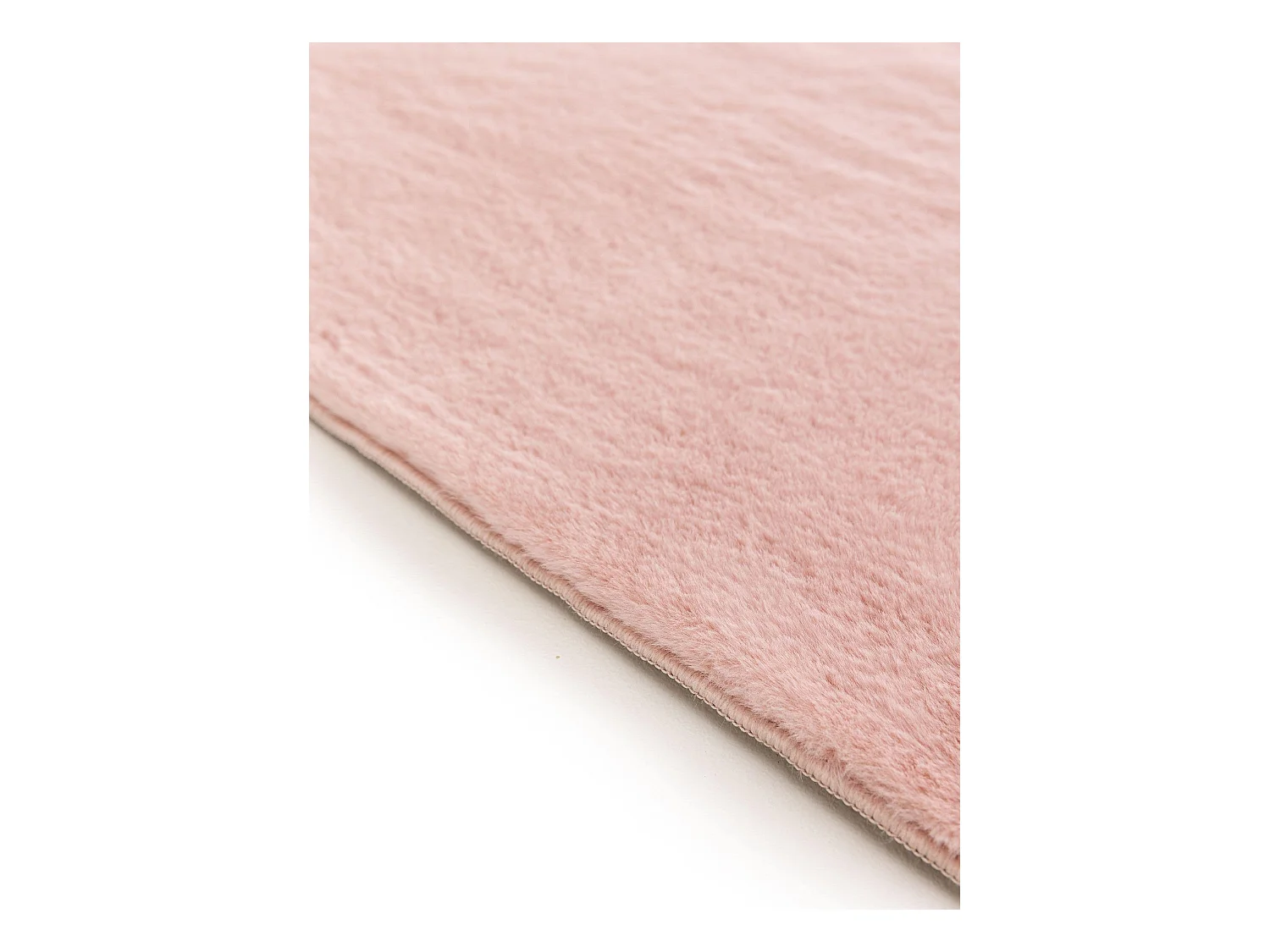 Tapis en fausse fourrure Furry Rose 140x200 cm