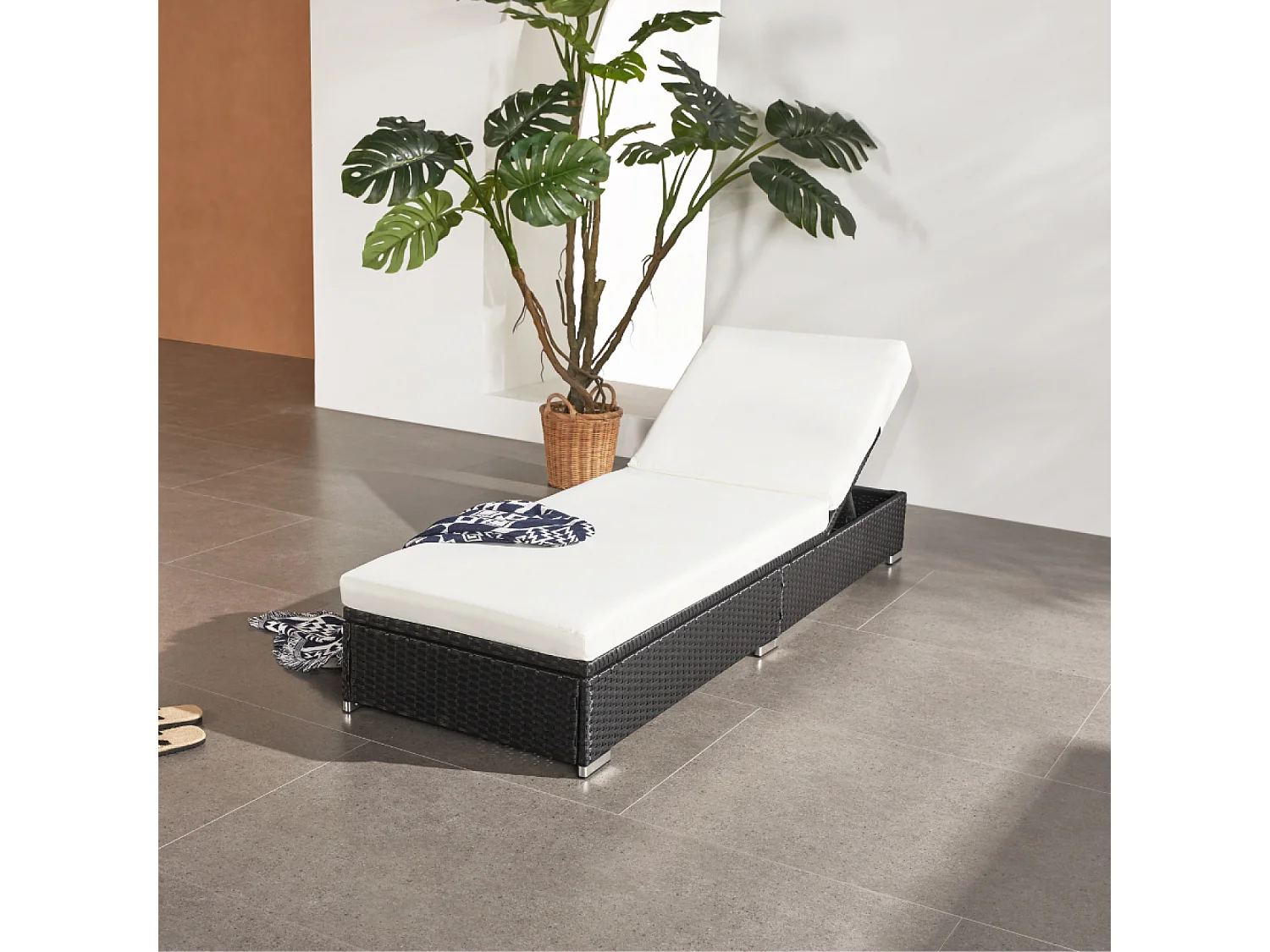 Bain de soleil en résine tressée noir et matelas blanc SUNNY