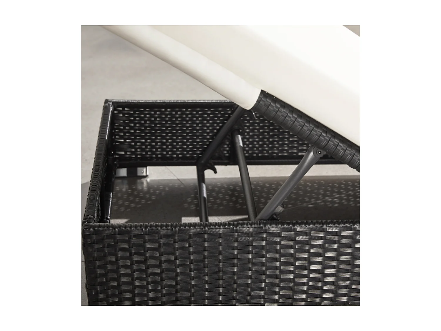 Bain de soleil en résine tressée noir et matelas blanc SUNNY