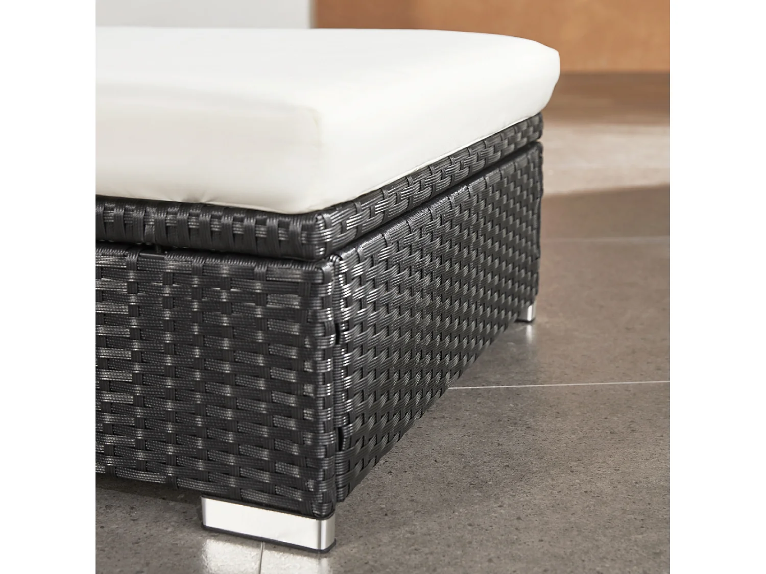 Bain de soleil en résine tressée noir et matelas blanc SUNNY