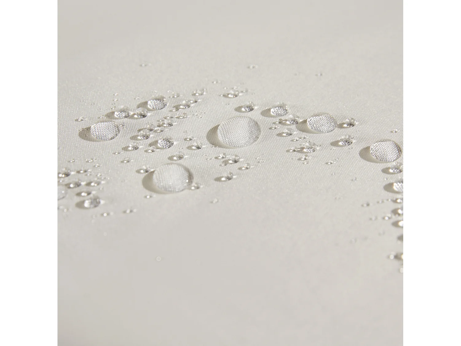 Bain de soleil en résine tressée noir et matelas blanc SUNNY