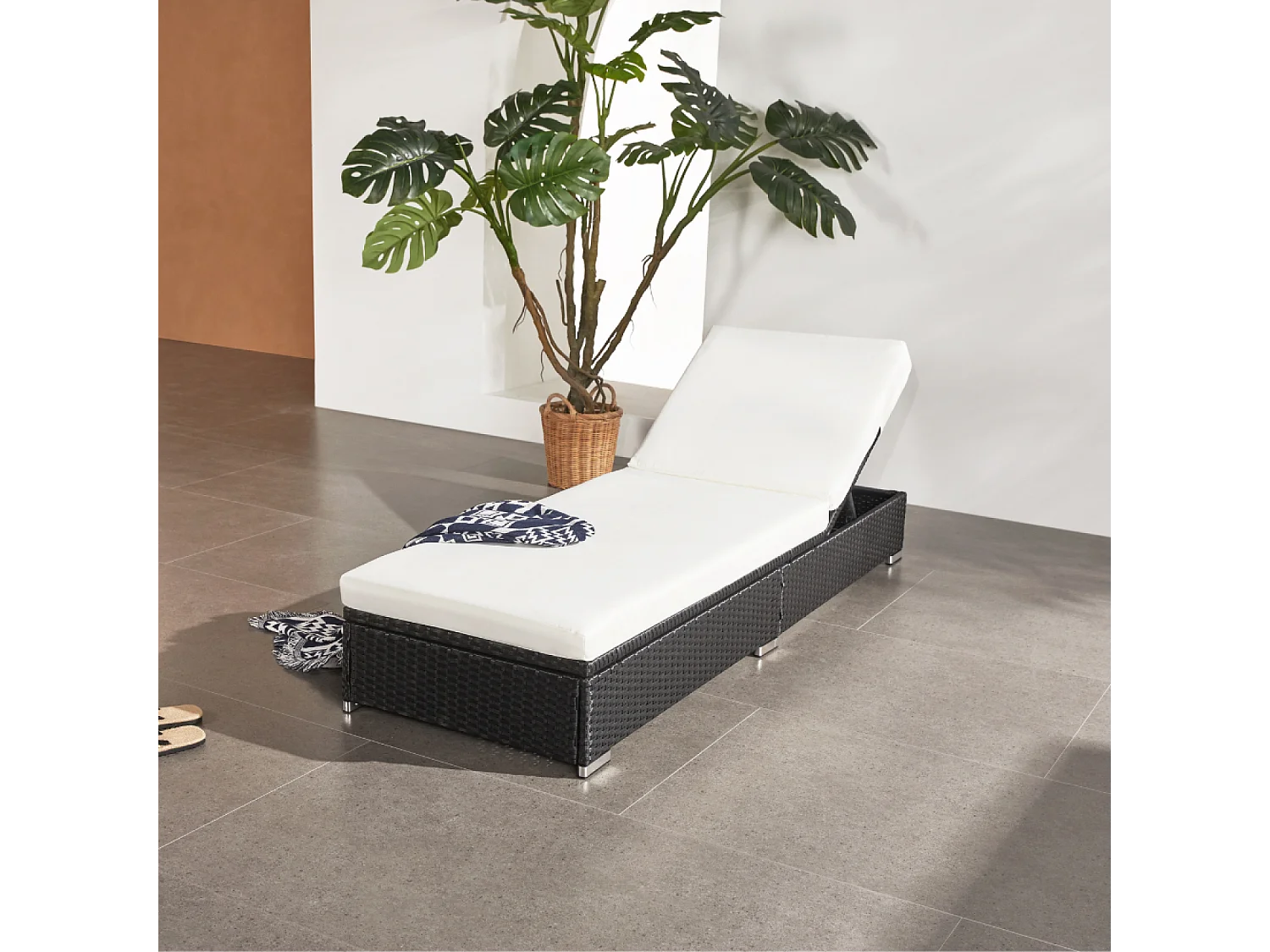 Eichenbuffet mit schwarzem Geflecht aus Harz und weißer Matratze 120 cm