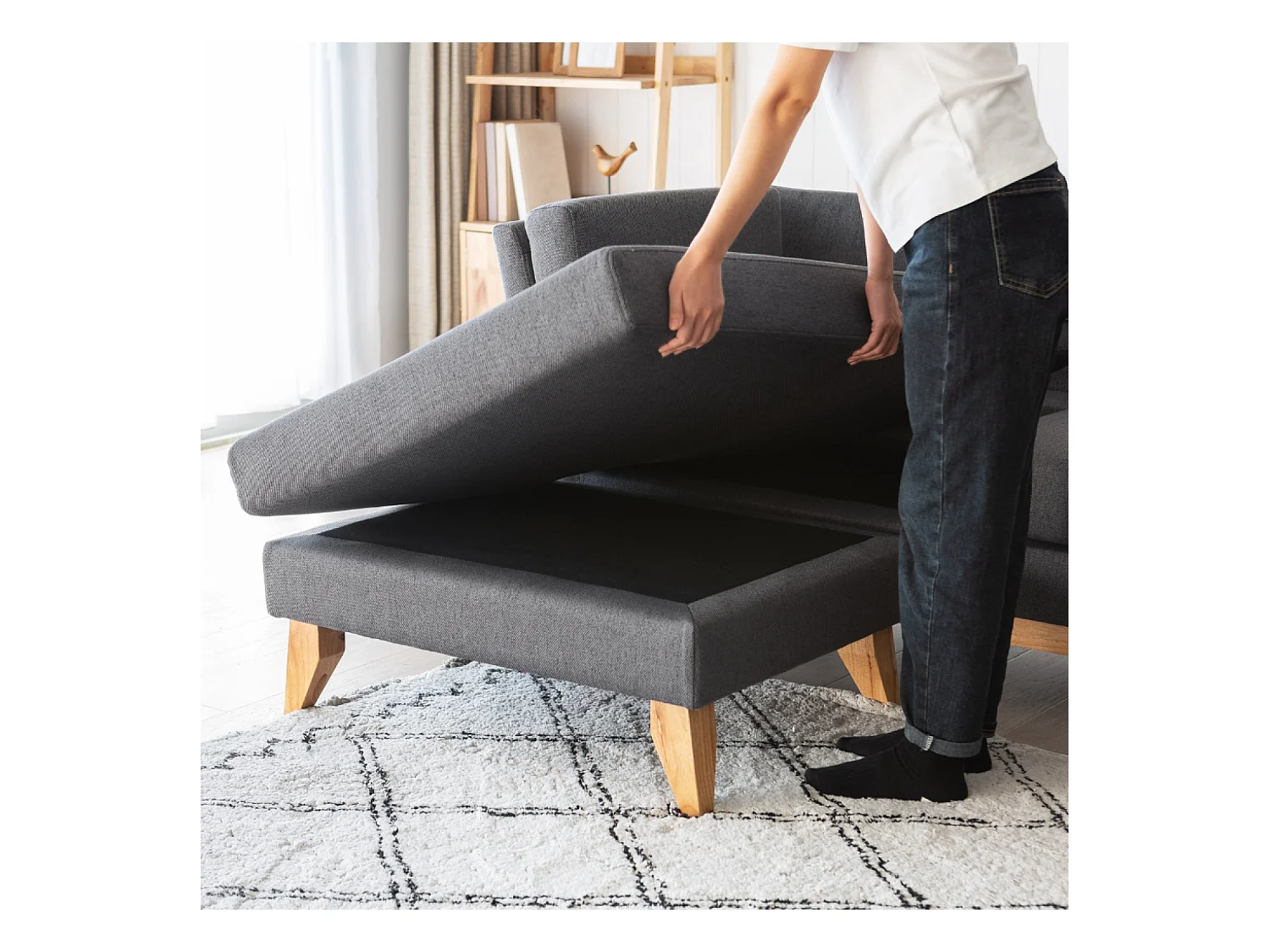 Sofá de canto reversível de 4 lugares em tecido cinza escuro Norden com pés de madeira clara