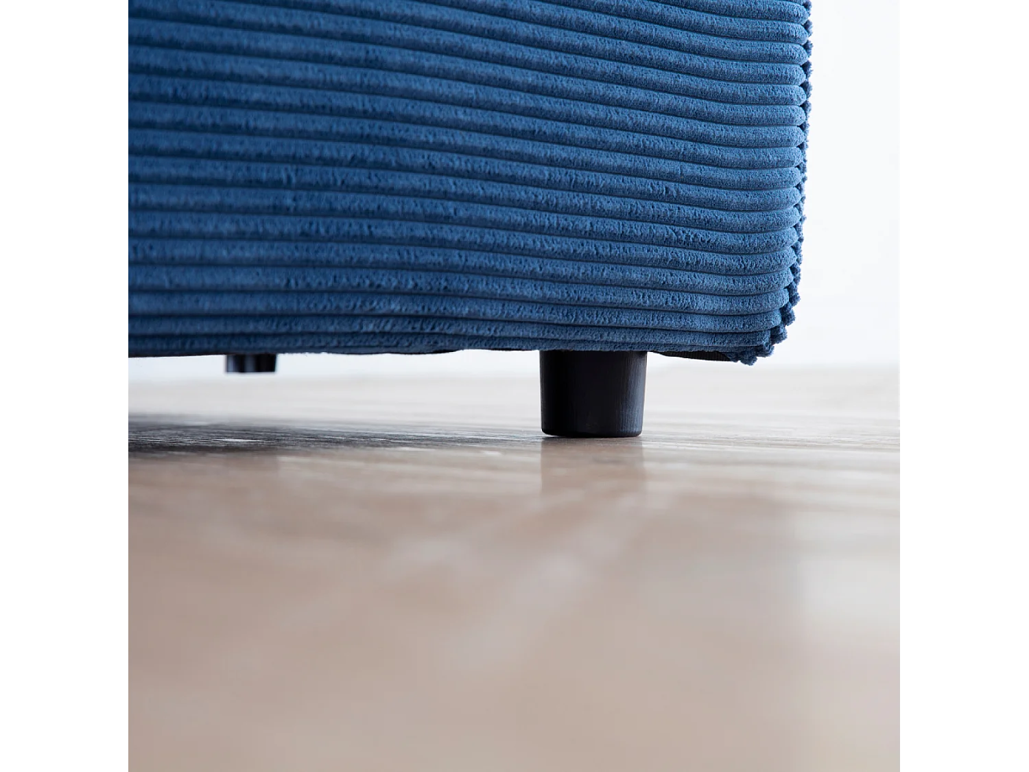 Ccanapé droit 3 places + 1 pouf velours côtelé bleu MONROE