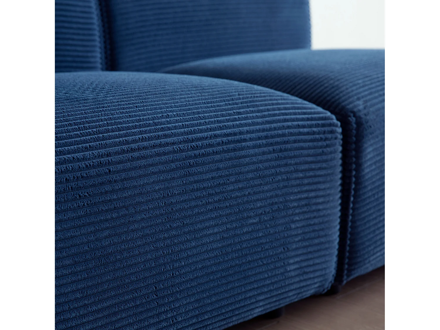 Sofá modular de 4 lugares em veludo cotelê azul Monroe