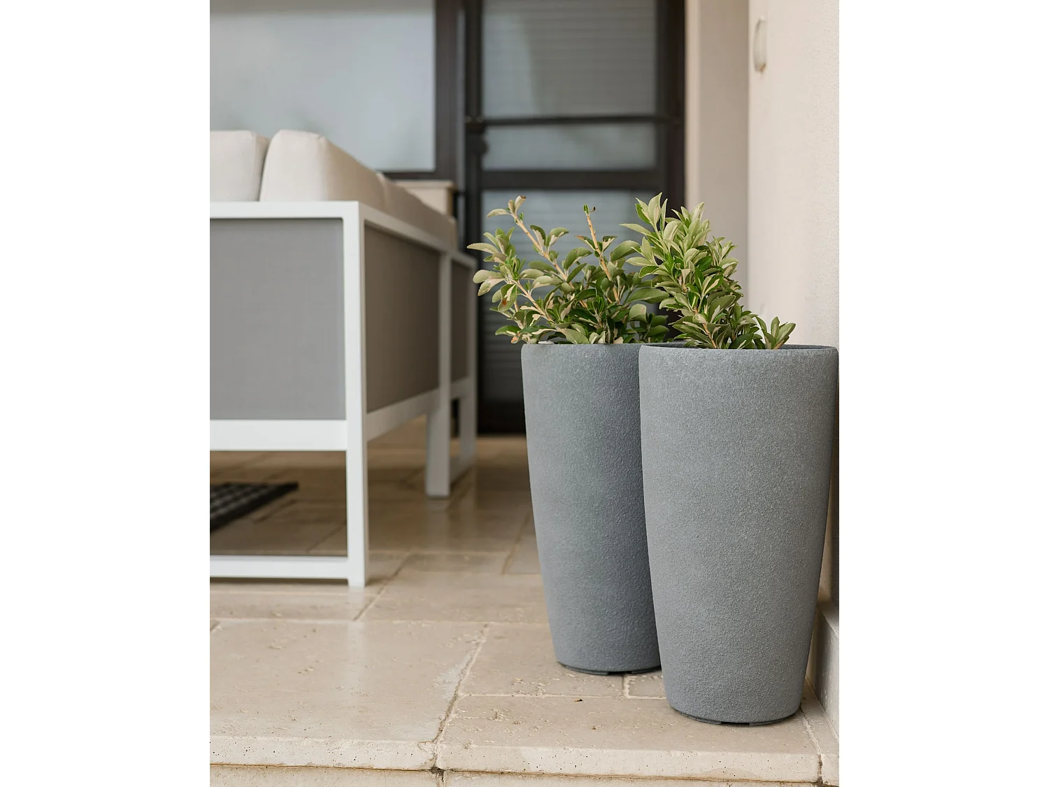 Set mit 2 Blumentöpfen ABDERA Stein 23 cm Grau