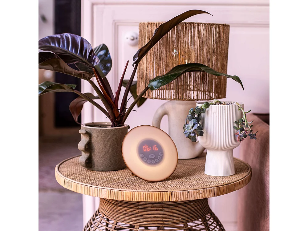 Radio-réveil digital simulateur d'aube