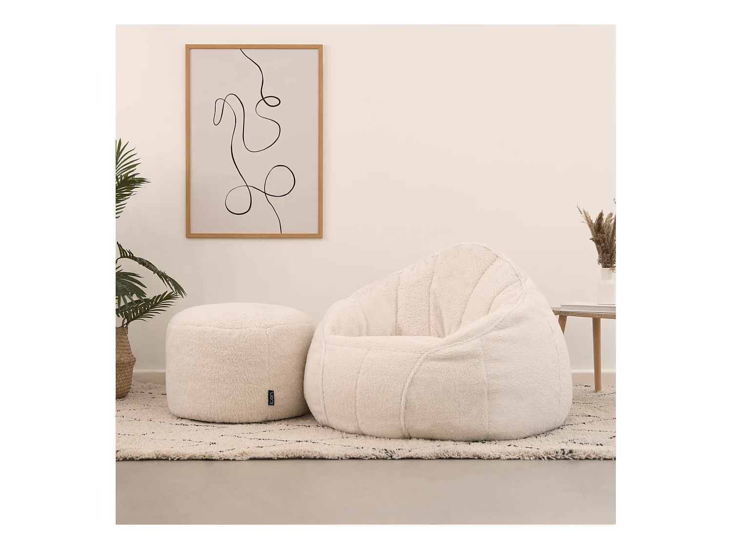 Pouf fauteuil Sherpa et repose-pieds en molleton crème - ORSO