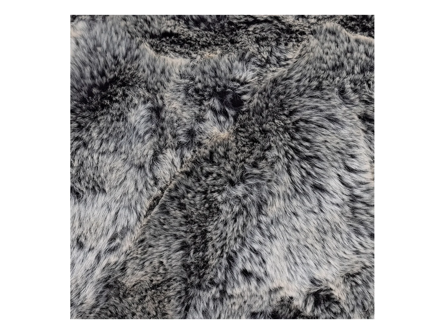 Pouf imitation fourrure gris loup - COCOON
