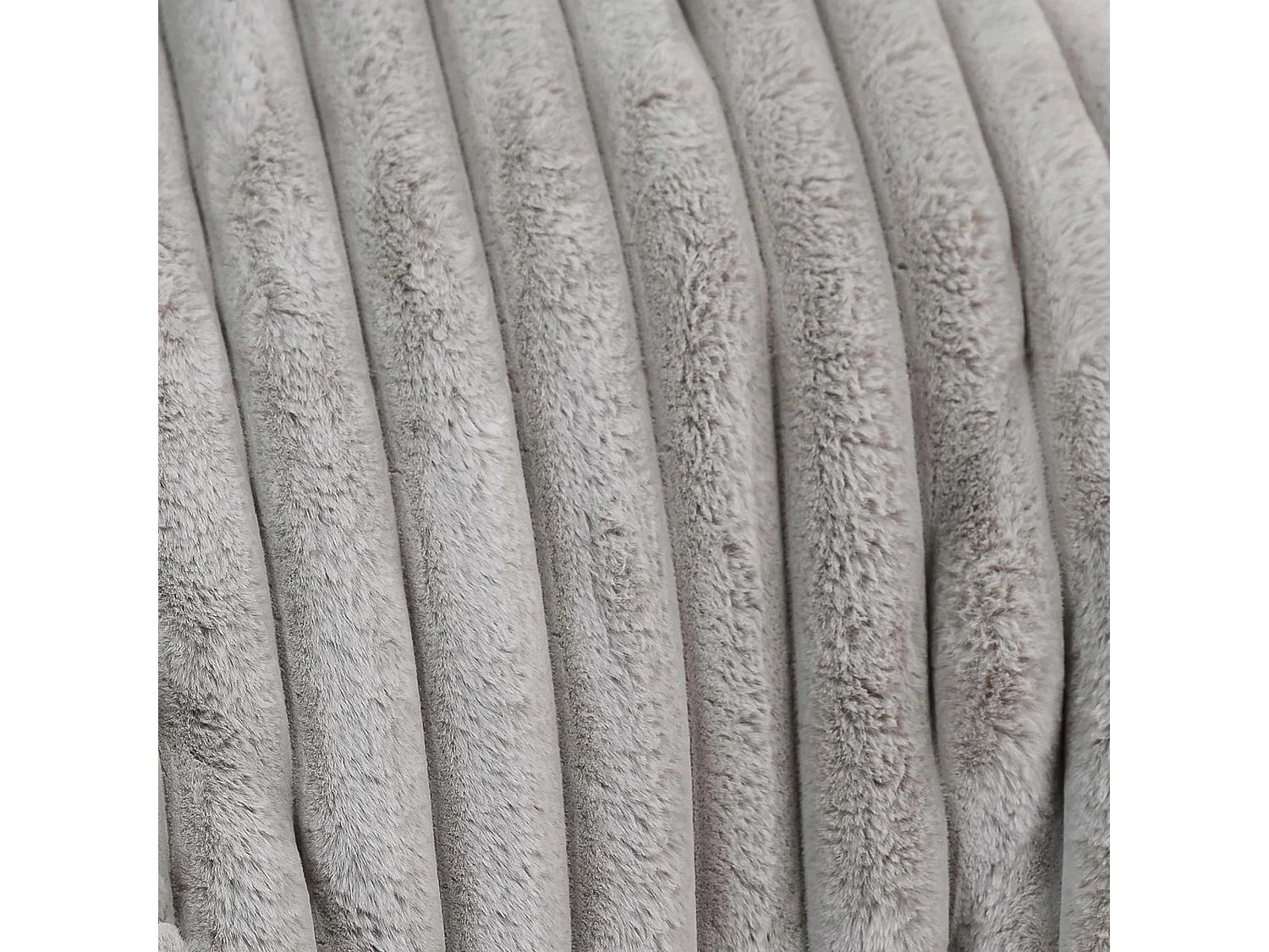 Pouf imitation fourrure côtelée gris clair - COCOON