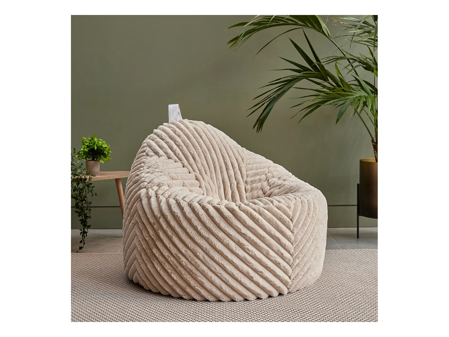 Pouf imitation fourrure côtelée beige/naturel - COCOON