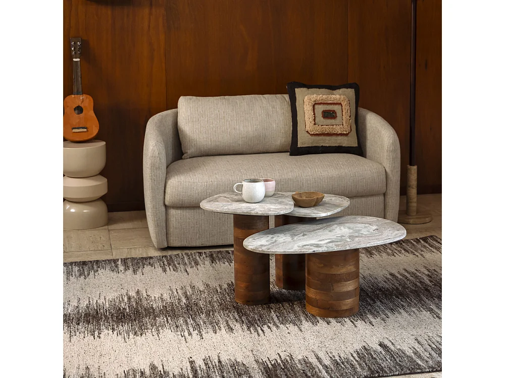 Suki - Lot de 3 tables basses organiques gigognes en marbre et bois - Bois foncé et blanc