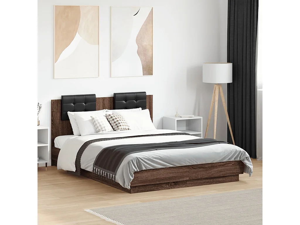 Bedframe met hoofdeinde en LED bruin eikenkleur 135x190 cm