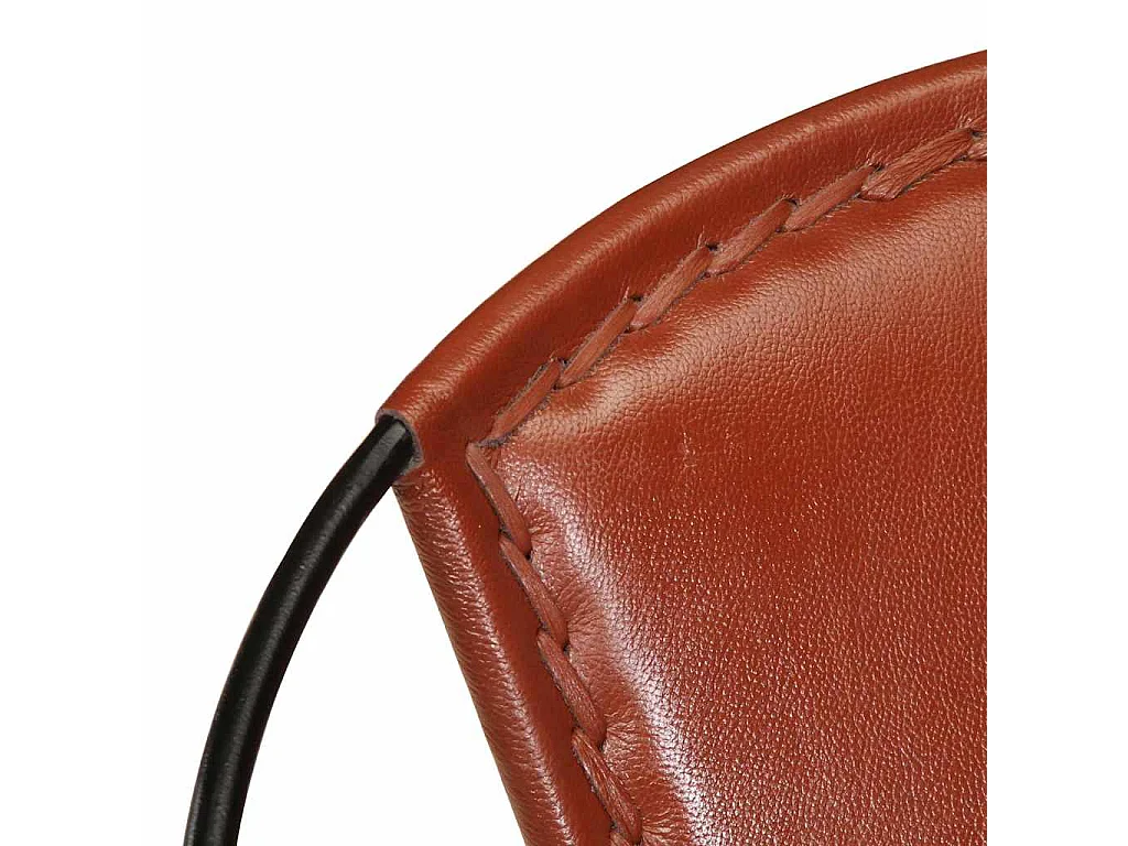 Cadeira em couro genuíno castanho