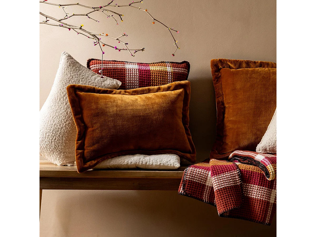 Coussin décoratif flanelle Jaune cumin effet fourrure 38 x 58 cm