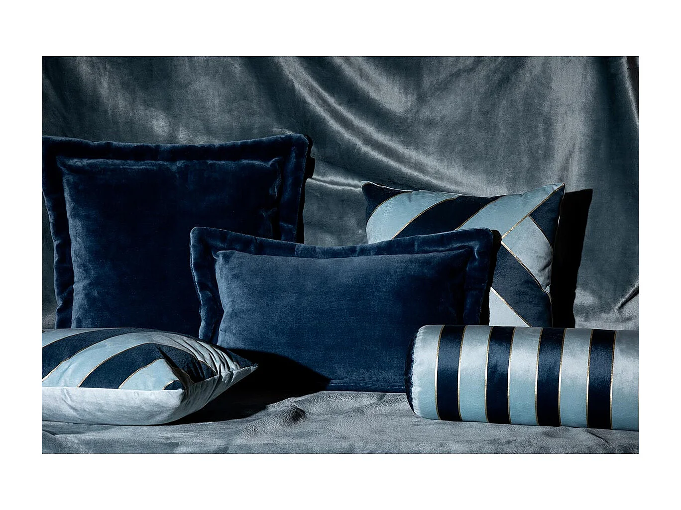 Coussin décoratif flanelle Bleu Egéen effet fourrure 38 x 58 cm