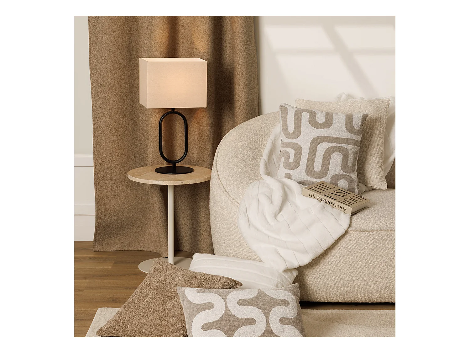 Cojín de jacquard chenille con reverso de terciopelo