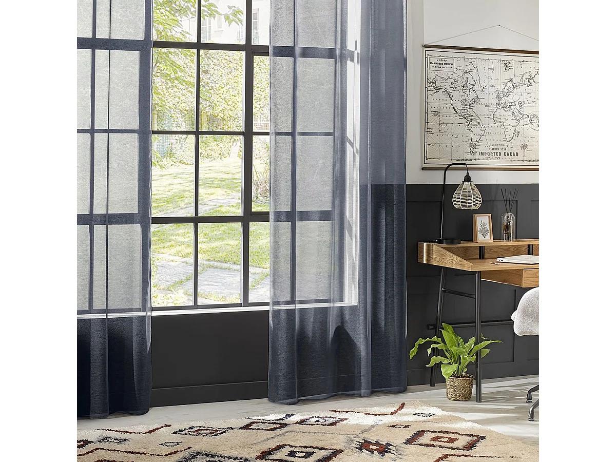 Cortina fina lisa con ojales