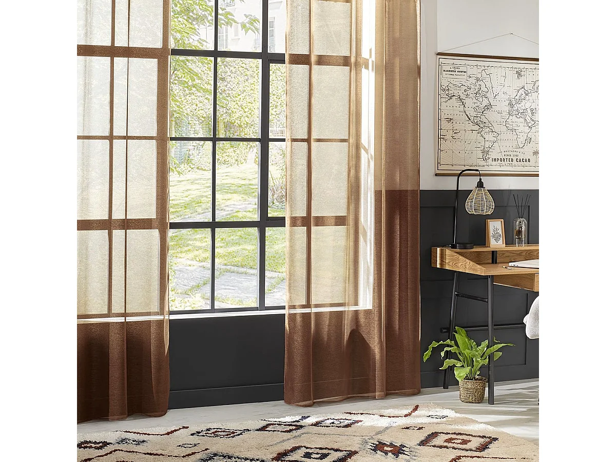 Cortina fina lisa con ojales