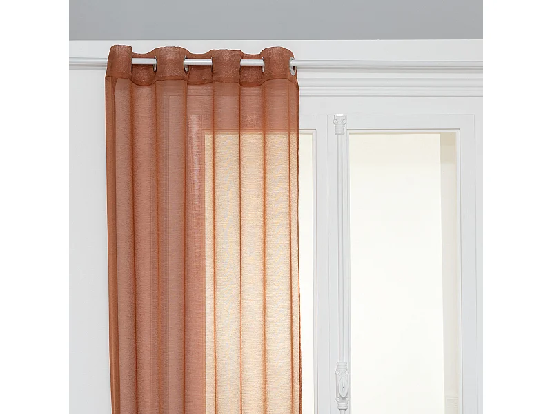 Cortina fina lisa con ojales