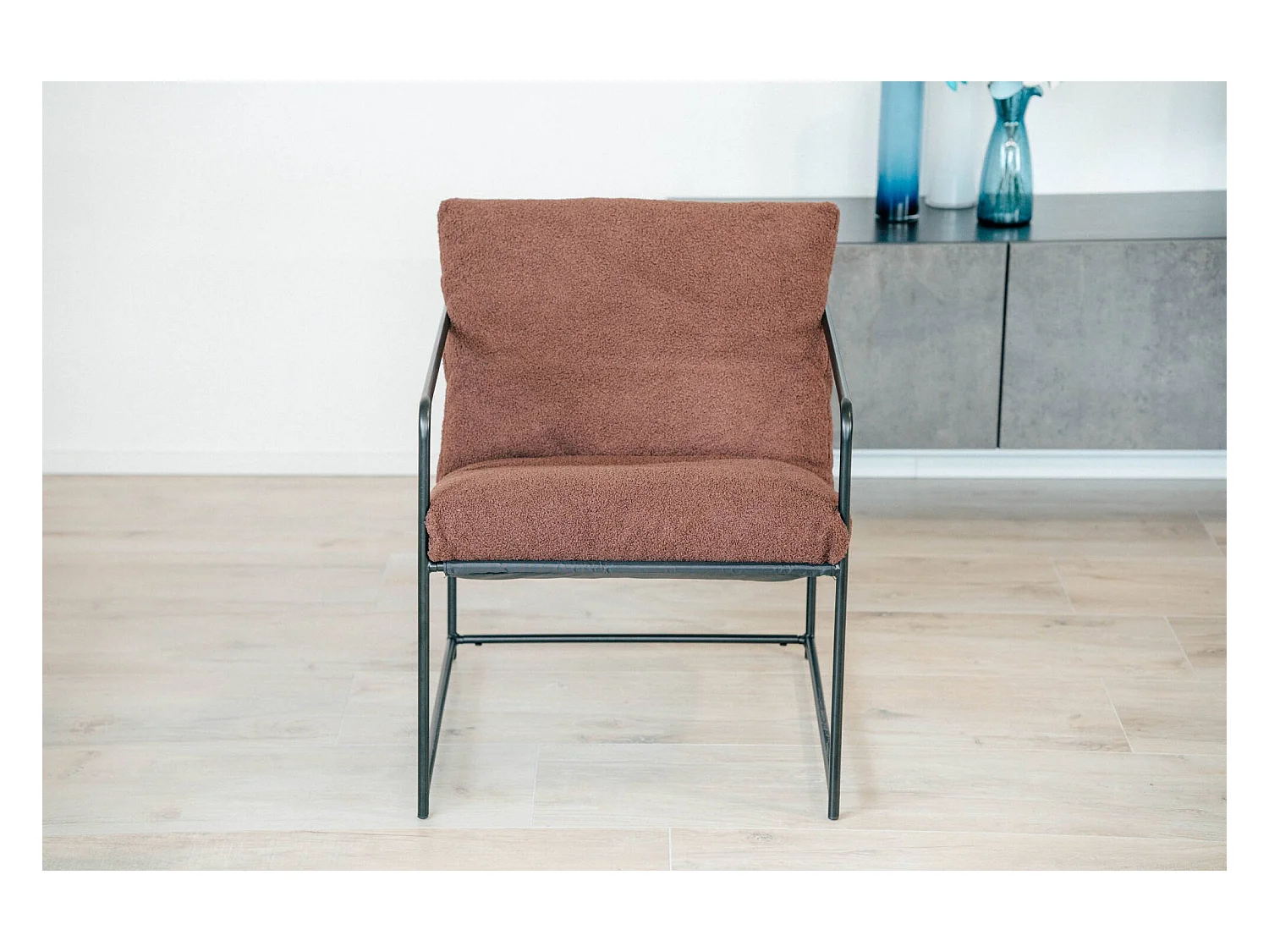 Satz mit 2 Sesseln Dabdelat, Sessel mit Bouclé-Stoff bezogen, gepolsterter Stuhl, Sitz mit Metallarmlehnen, 61x67h75 cm, Braun