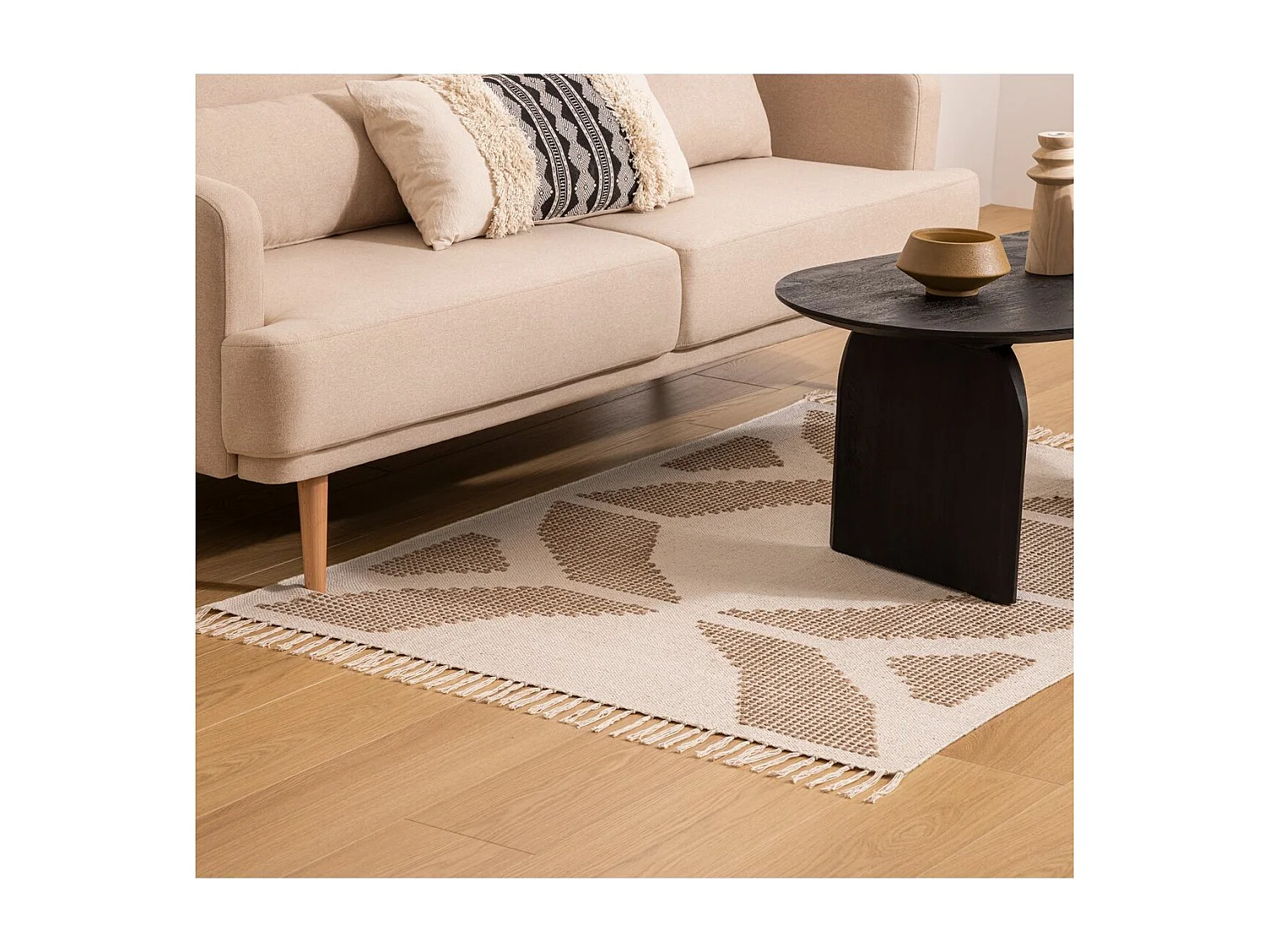 Tapis décoratif Blanc Ivoire et Beige lin motif en relief brodé 120 x 170 cm